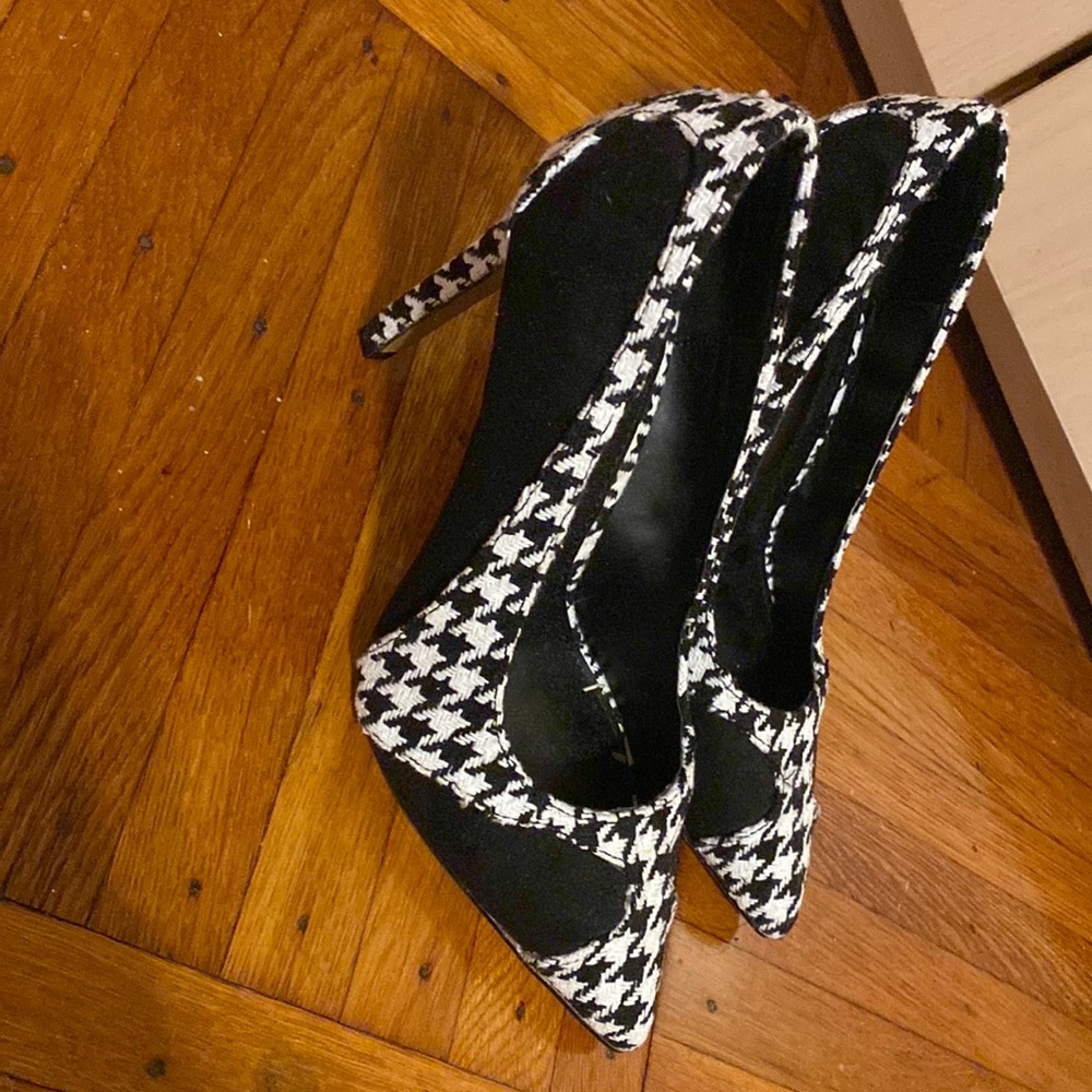 NEVER WORN, NY&Company black and white heels size 7.5